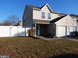 20 Meadowood Ln, Sicklerville, NJ 08081
