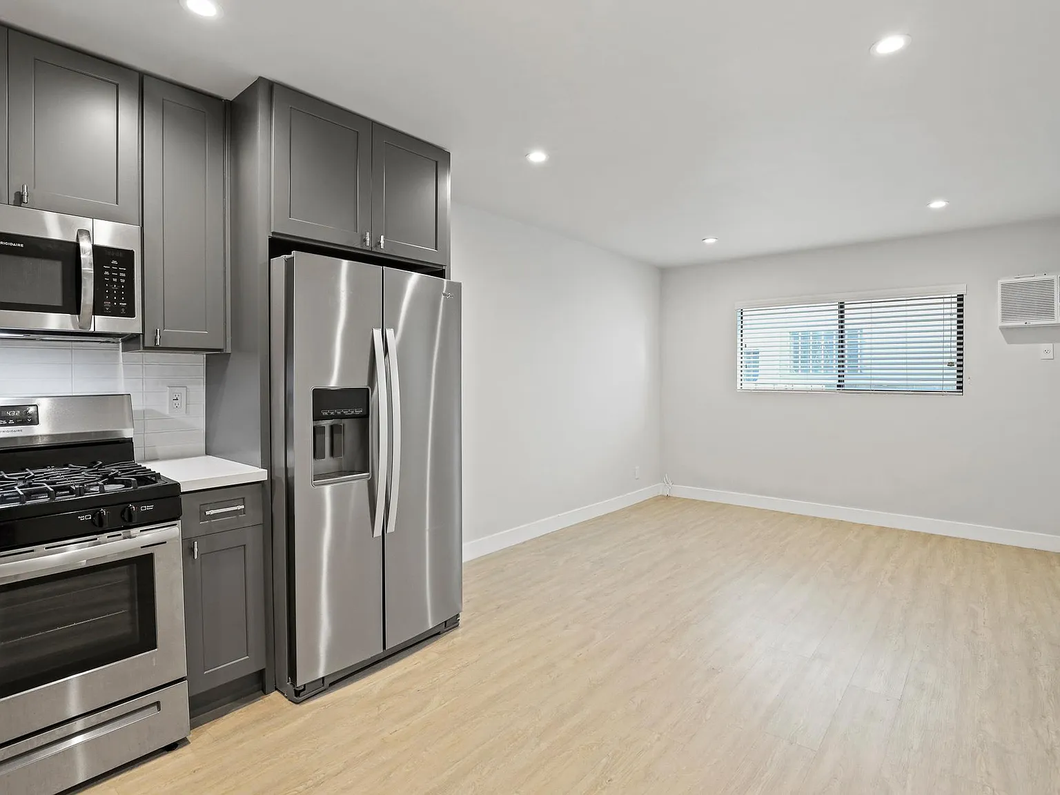 3314 Mentone Ave — Photo 2
