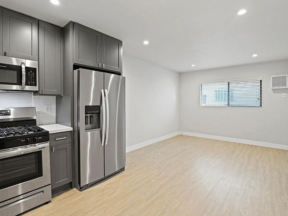 2nd image of 3314 Mentone Ave APT 4