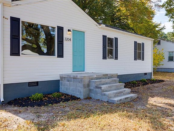 3rd image of 3204 Sussex Dr