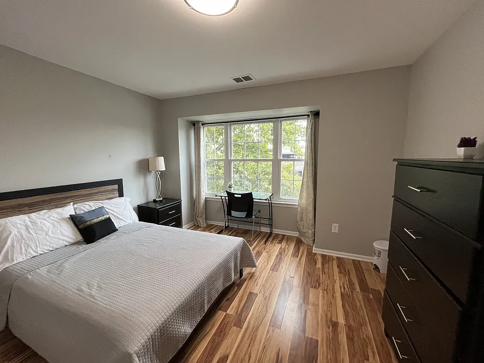 63 Howard Street2 Standard