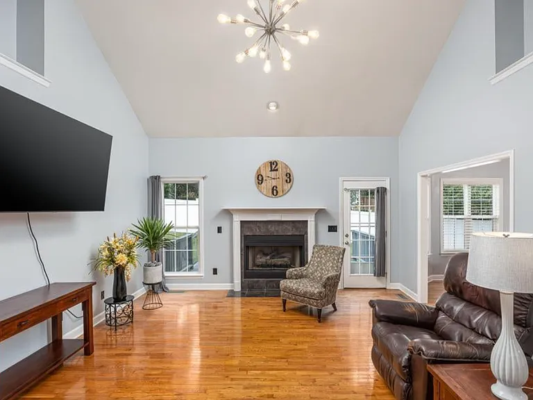 4845 Waverly Ct — Photo 3