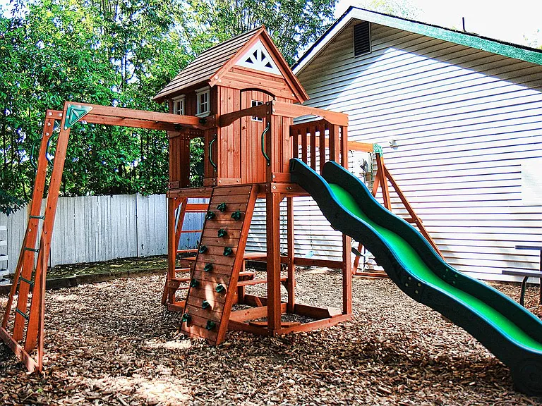 Hillside — Photo 16