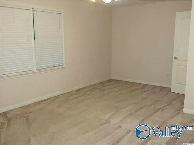 111 Capote Dr — Photo 14