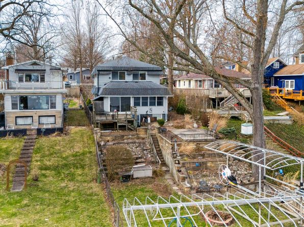 5505 Lakewood Dr, Coloma, MI 49038