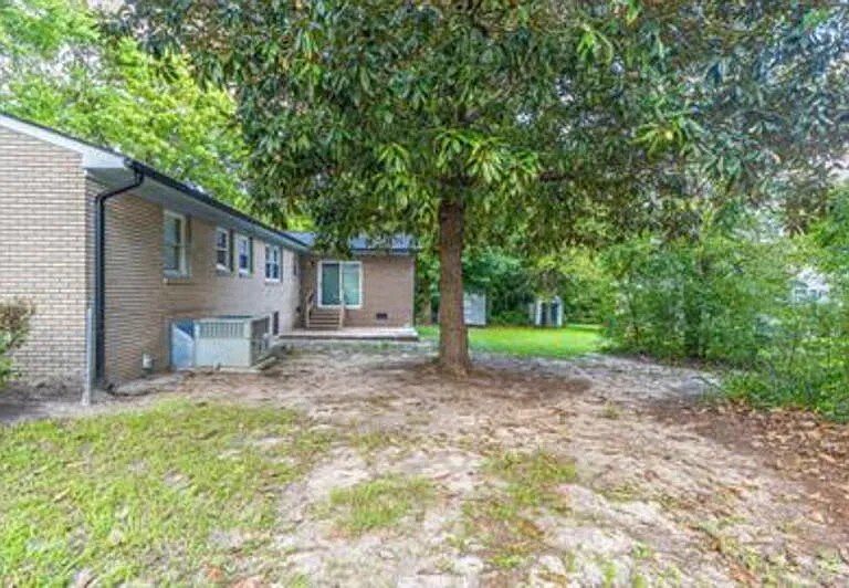 205 N Glover St — Photo 47