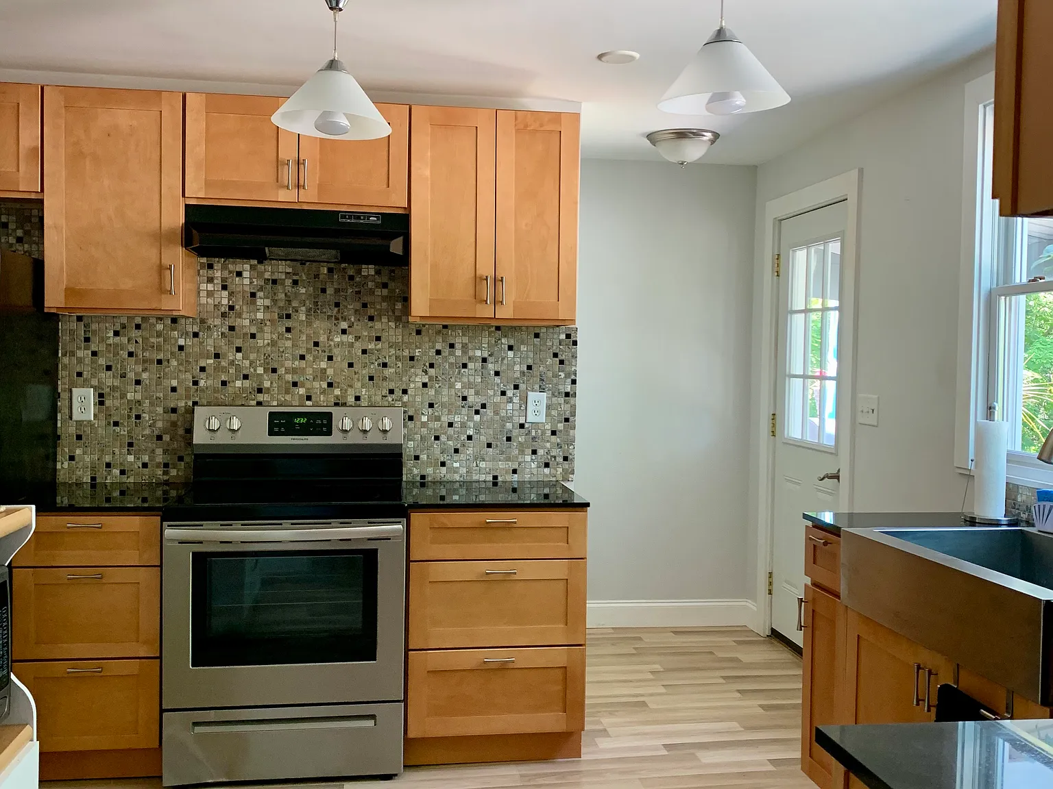 2 bed, 1000 sqft, $2,300 — Photo 4