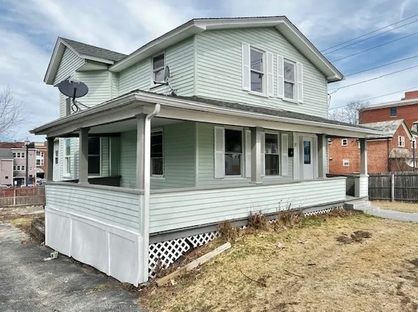 11 Negus St, Webster, MA 01570