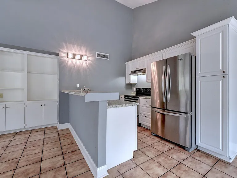 31 Marina Cir — Photo 10