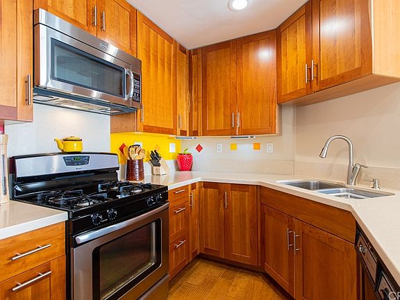 3rd image of 13750 Hubbard St Unit 27