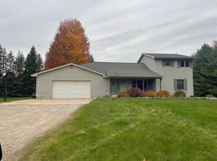 7213 Bunker Hill Rd, Williamsburg, MI 49690
