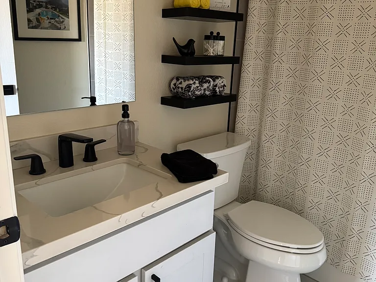 1635 E Oakland St — Photo 5