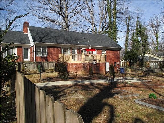 5th image of 1915 Belmont Dr