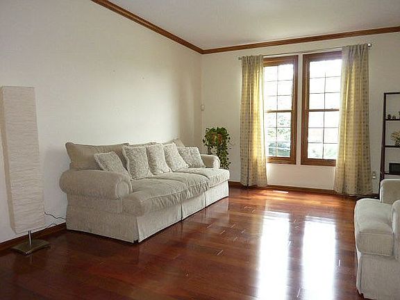 5th image of 264 Woodsfield Ct