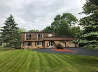 44 Lake Shore Dr, Wauconda, IL 60084