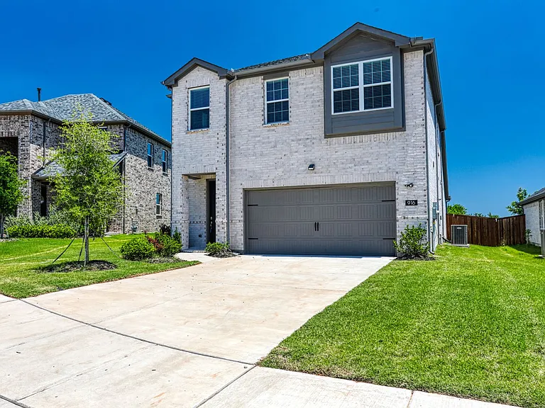 916 Lido Ln — Photo 1