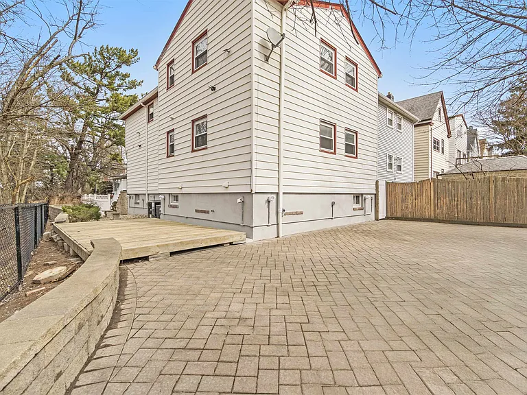 178 W 33rd St #1 — Photo 29
