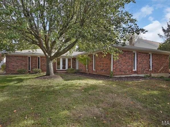 342 Clayton Trails Dr, Ballwin, MO 63011