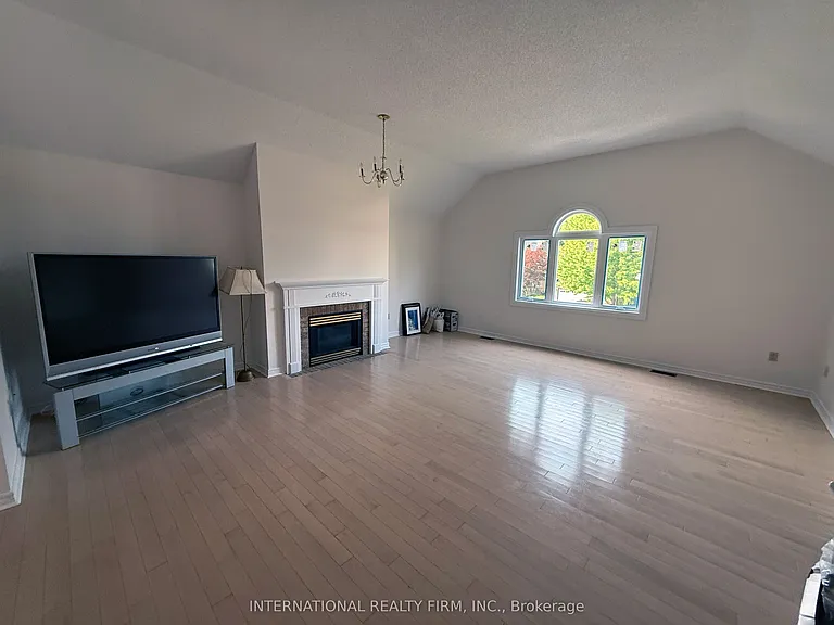 43 Falconridge Dr — Photo 26