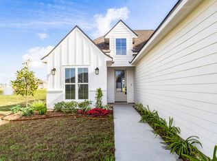 204 Benson Grove Dr, Youngsville, LA 70592