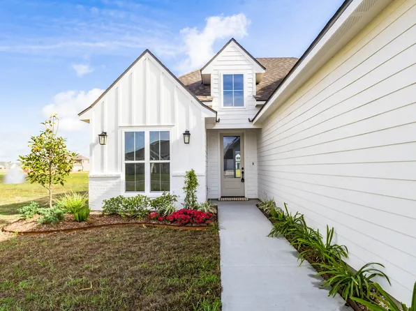 204 Benson Grove Dr, Youngsville, LA 70592