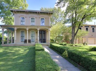 208 E Main St, Lexington, IL 61753