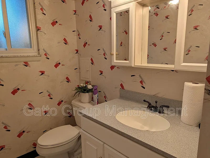3 bed, 1.5 bath, 1455 sqft, $2,295 — Photo 2
