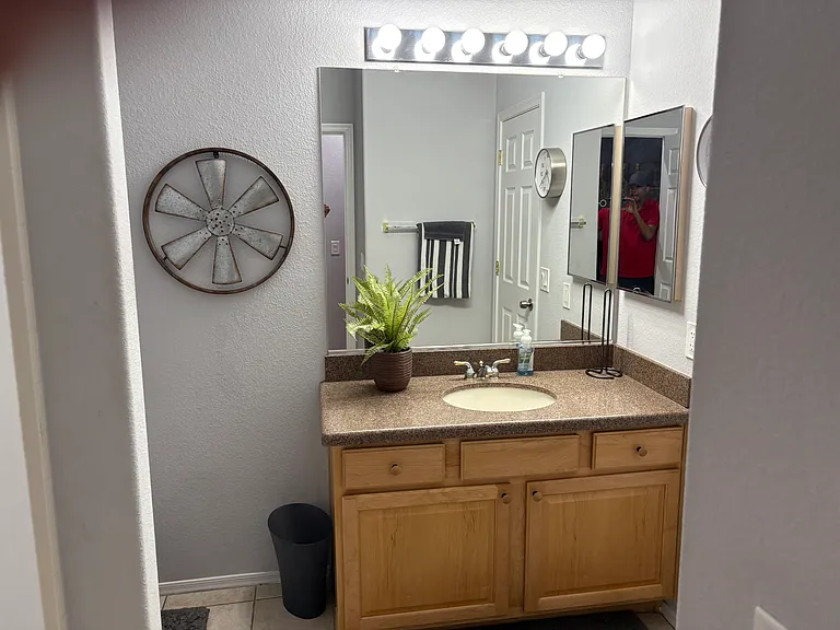 Guest full bath