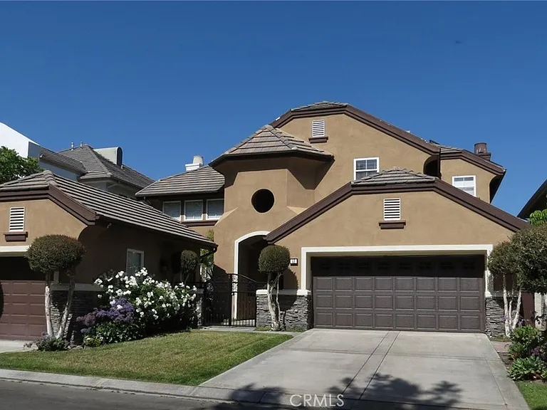 46 Downfield Way — Photo 1