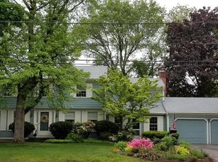 5 Henry Dr, Barrington, RI 02806