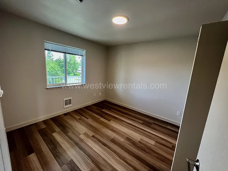 135-139 Prince Ave — Photo 177