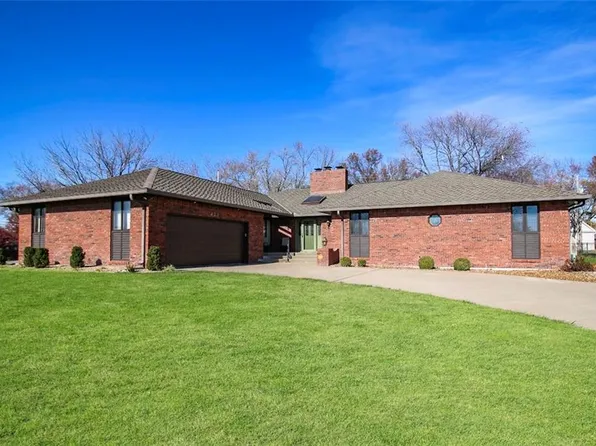 423 Parkway Dr, Parsons, KS 67357