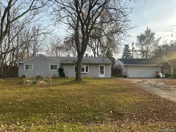 5333 Columbia St, Clarkston, MI 48346