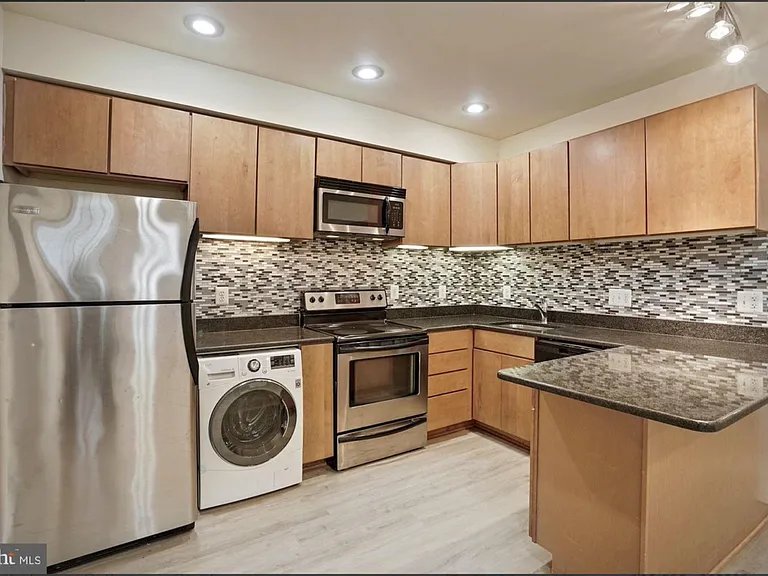 660 Morton Pl NE #2 — Photo 9