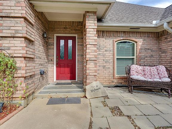5th image of 2227 Summit Dr
