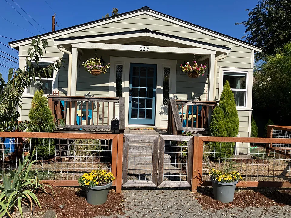 2215 2nd Ave W