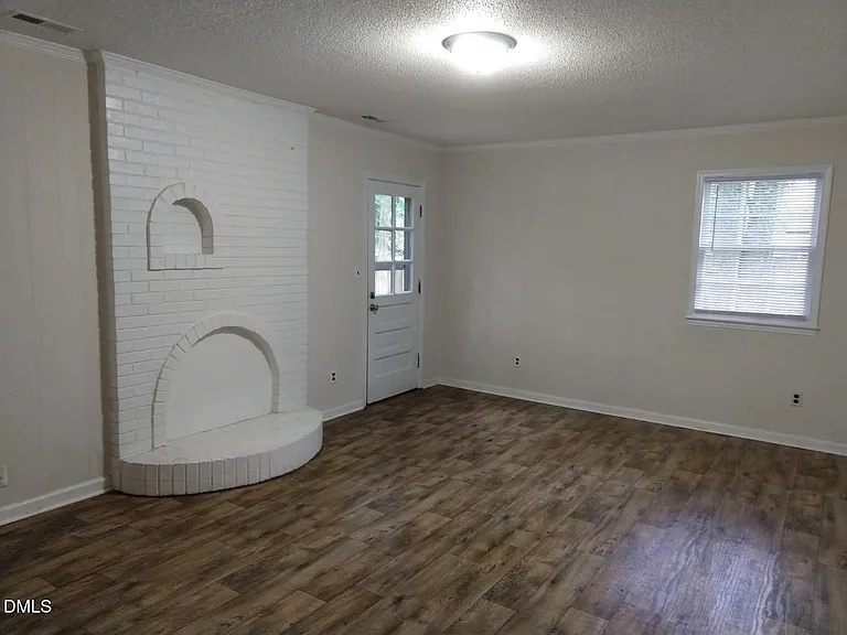 304 Holtz Ln — Photo 7