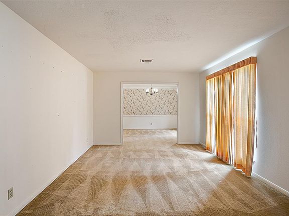 5th image of 15811 Woodcroft Dr