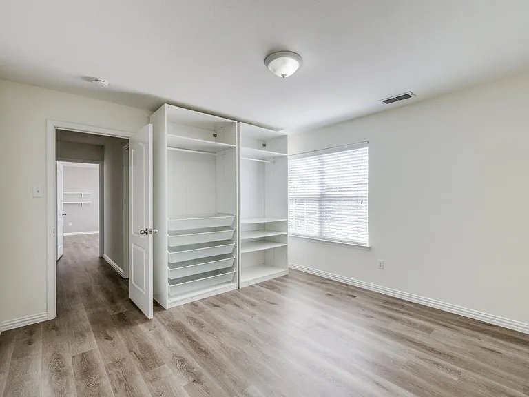 915 Penny Royal Ct — Photo 18