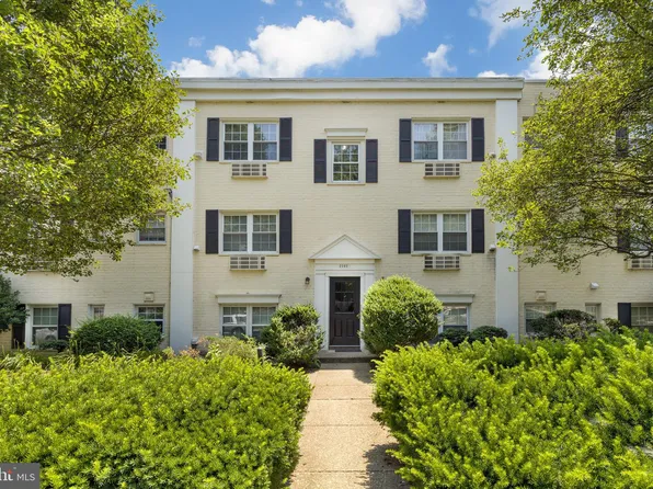 2305 Farrington Ave APT 203, Alexandria, VA 22303