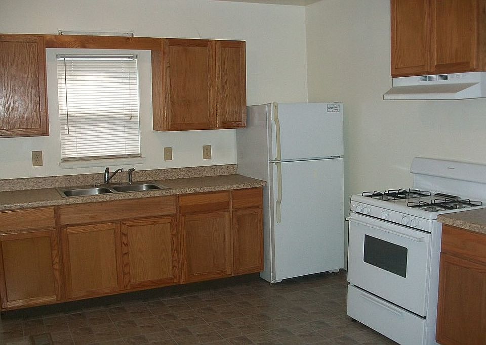 2nd image of 1307 S Lewis St