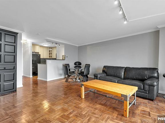 4th image of 2000 Linwood Ave APT 9E