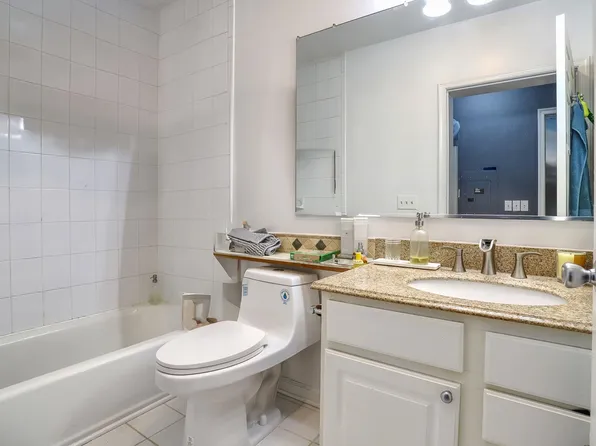 340 The Promenade image 16 of 20