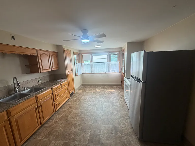 1802 Market Ave N #4 — Photo 4