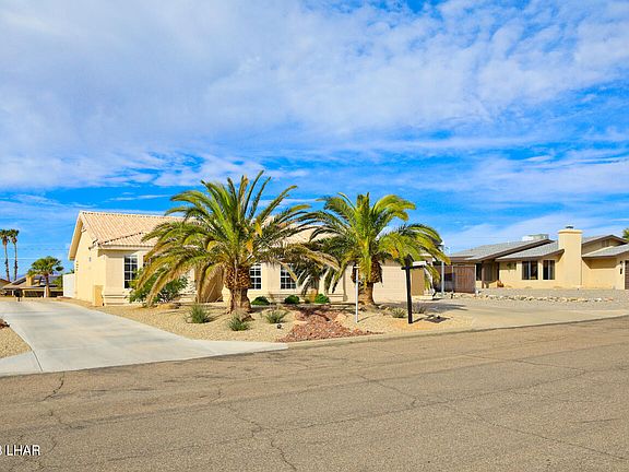 3rd image of 3085 Shoshone Dr