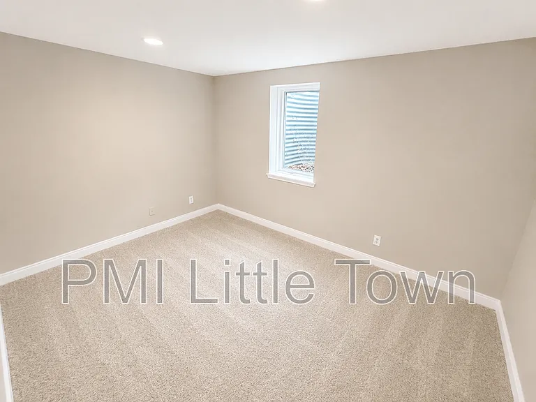 5561 S Cedar St — Photo 32