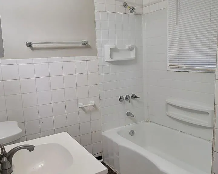 951 W Florence Ave — Photo 10