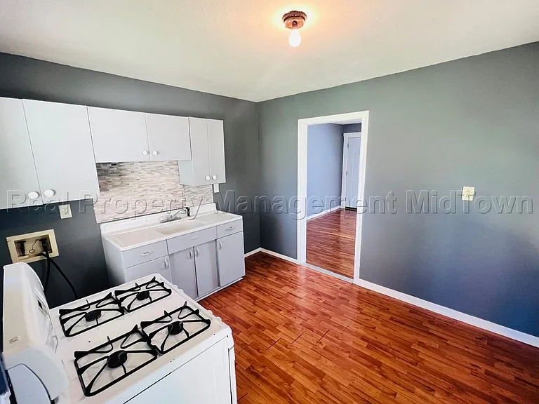 2509 Spiller St — Photo 6