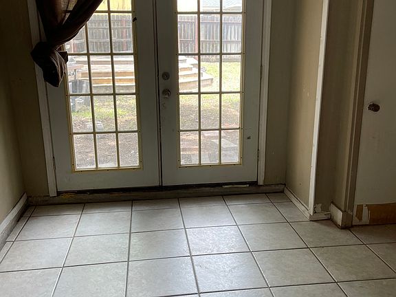 5th image of 6611 Shady Lake Dr