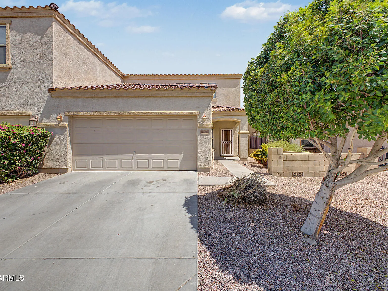 3 bed, 2.5 bath, 1765 sqft, $2,075 — Photo 2